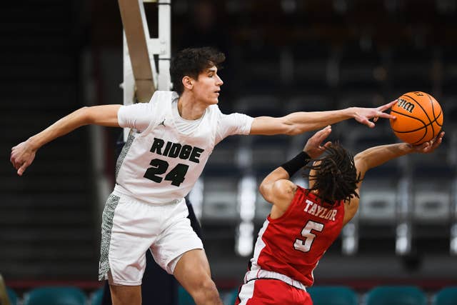 SaberCat defender extending to block a shot at the state tournament